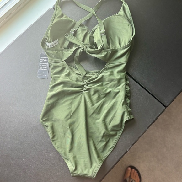 Womens Blooming Jelly Green Cutout One-Piece Swimsuit Women’s Size Medium - Picture 5 of 6